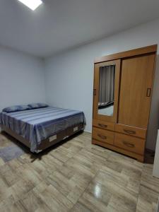 a bedroom with a bed and a dresser at Apartamento no Centro de Macapá - Edifício Fernando Dias in Macapá