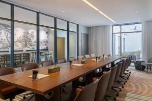 a large conference room with a long table and chairs at Hotel Indigo Old Town Alexandria by IHG in Alexandria
