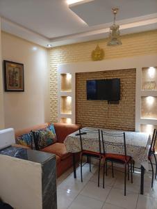 a living room with a couch and a table at الصخيرات in Skhirat