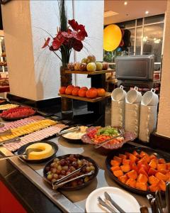 a buffet with many different types of food on a counter at Flat de Luxo no Quality Hotel no coração de Alphaville in Barueri