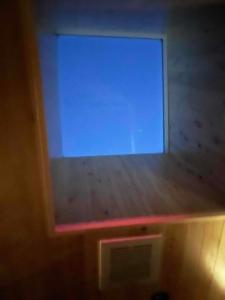 a window in a room with a wooden floor at 二食付き最高ランクの飛騨牛と地元野菜の炭火焼きディナーそしてプライベート檜風呂を体験できる個室古民家Resort Villaゲストハウスつぐや in Kurono