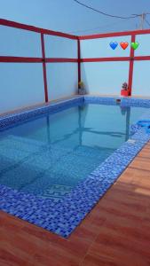 a large swimming pool in a house at Résidence keur Saloum in Thiès +10 photos
