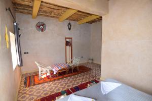 a room with two chairs and a bed in it at Serdrar Camp in Timganine
