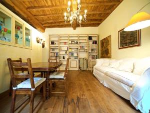 Istumisnurk majutusasutuses Charming Trastevere Apartment