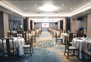 a banquet hall with tables and chairs in a room at 澳門維景酒店 in Macau