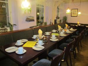 Restoran ili drugo mesto za obedovanje u objektu Pension Mahrets Puppenstube