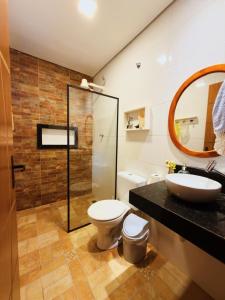 a bathroom with a sink and a toilet and a mirror at Vista dos Vales - Vila Real do Vau, próximo a São Gonçalo, Milho Verde, Diamantina in Diamantina +42 photos