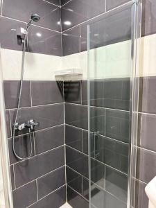 a shower with a glass door in a bathroom at Elegant Studio - Ideal for Couples in Mazagran