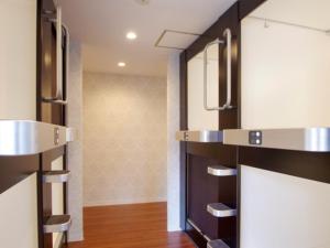a bathroom with two sinks and a mirror at ホテルリブマックスBudget川崎大師 in Kawasaki +16 photos