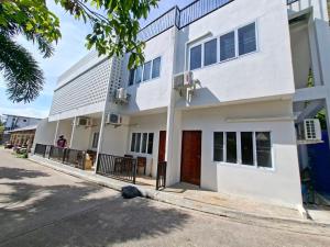 a white building on the side of a street at @888byChefKong in Ko Tao +19 photos
