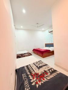 a room with two beds and a bed sidx sidx sidx sidx at Nisha sadan in Vrindāvan +15 photos