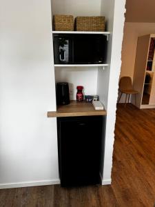 a kitchen with a counter and a microwave at Amstel LUX in Narva