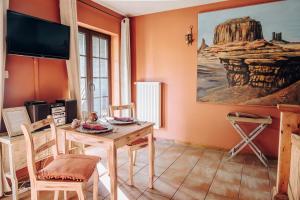 a dining room with a table and chairs at Guest house Western-city in Chaudfontaine