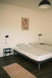 a bed in a room with two lamps on the wall at Chata Horalka in Jáchymov