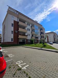 a parking lot in front of a building at Merci Apartament 2,0 in Sibiu