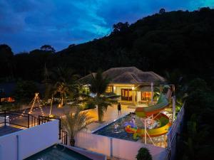 a resort with a water slide and a pool at ชิลชิลขนอมพูลวิลลา in Ban Thong Ching