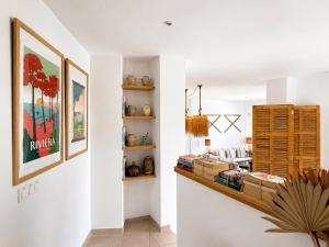 a living room with white walls and a shelf with vases at Villa Riviera in Cala d´Or