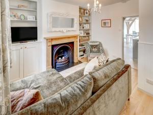 a living room with a couch and a fireplace at Bakers View in Winchester