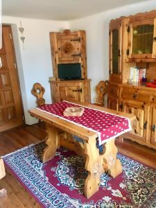 a table with a table cloth on top of a rug at A Casa di Zia Renny in Châtillon +8 photos