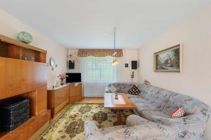 a living room with a couch and a table at Landidylle – Nostalgie in Ortenberg