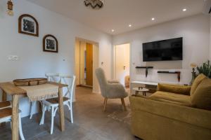 a living room with a couch and a table at Tembo Apartment in Sinj