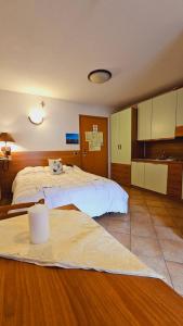 a hotel room with two beds and a kitchen at Baita dei Pini in Campodolcino