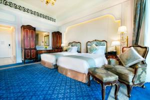 Voodi või voodid majutusasutuse Legend Palace Hotel toas
