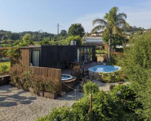 a garden with a hot tub and some plants at Bruval Eco Retreat in Sandim