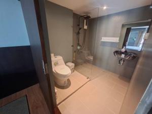 a small bathroom with a toilet and a shower at Baan Mo in Ban Kata