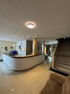 a lobby of a hospital with a staircase and a waiting room at Hotel Lisboa II in São José dos Campos