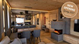 a kitchen and living room with a fireplace in a house at Tlisöra Speckstube in Frena