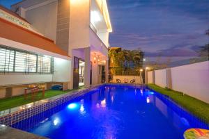 Swimmingpoolen hos eller tæt på II EMPYREAN STAYS II CELESTIAL UNICORN VILLA II 3BHK II AC II PRIVATE POOL Il
