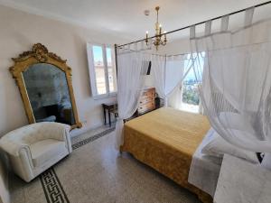a bedroom with a canopy bed and a mirror at Albergo Il Marzocco - Hotel dal 1860 in Montepulciano