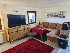 a living room with a couch and a flat screen tv at Tippelsberg in Bochum