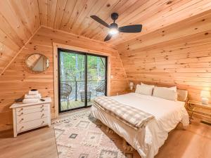 a bedroom with a bed in a log cabin at Stunning New Construction Modern Beautiful in McHenry