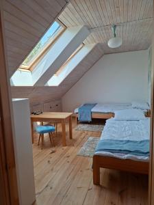 a bedroom with a bed and a wooden table at Sielanka na Kociewiu in Skrzynia