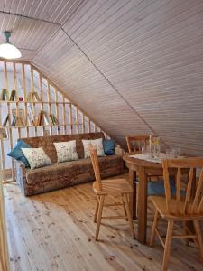 a living room with a couch and a table at Sielanka na Kociewiu in Skrzynia