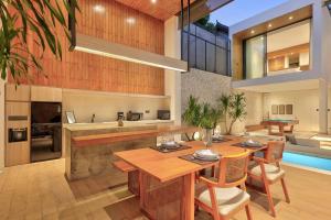 a kitchen and dining room with a table and chairs at Casa Cemagi by Orivista-LUX 3BR Tropical, 2 Min to Beach in Cemagi
