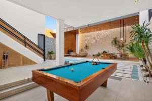 a pool table in the middle of a living room at Casa Cemagi by Orivista-LUX 3BR Tropical, 2 Min to Beach in Cemagi