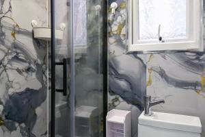 a bathroom with a shower and a toilet and a sink at Studio - Sleeps 2 - 5 Min to Trains - Parking in Thornton Heath
