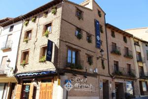 a large brick building with plants on the side of it at Hotel Apartamentos Melihah in Daroca