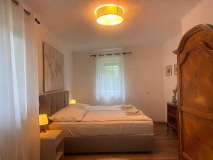 a small bedroom with a bed and a window at Apartment Ischl Home in Bad Ischl
