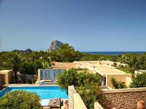 a resort with a swimming pool and the ocean at Kasbah 3 in Cala Vadella