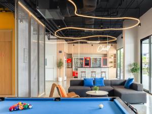 a billiard room with a pool table at Bedz Hotel Ban Bueng in Ban Bung