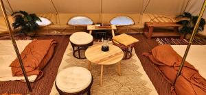 a room with a tent with a table and chairs at Nid et Toiles in Bernadets-Debat