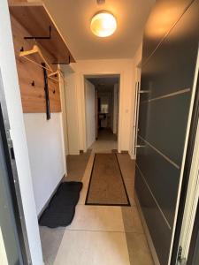 a hallway of a house with a door and a rug at Am Dollespark in Bodenheim