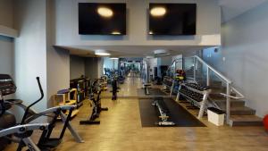 a gym with several treadmills and tread machines at Hendrix Luxury Apartments by Corporate Stays in Edmonton
