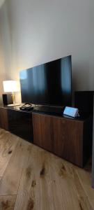 a large flat screen tv sitting on top of a desk at Apartament Sobieskiego in Puck