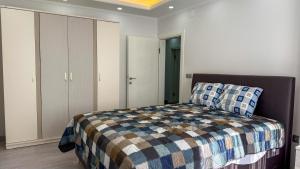 a bedroom with a bed with a checkered blanket at Akçakale Konaklama in Akcaabat +19 photos