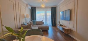a living room with a couch and a table at Apartament Green Tara in Oradea